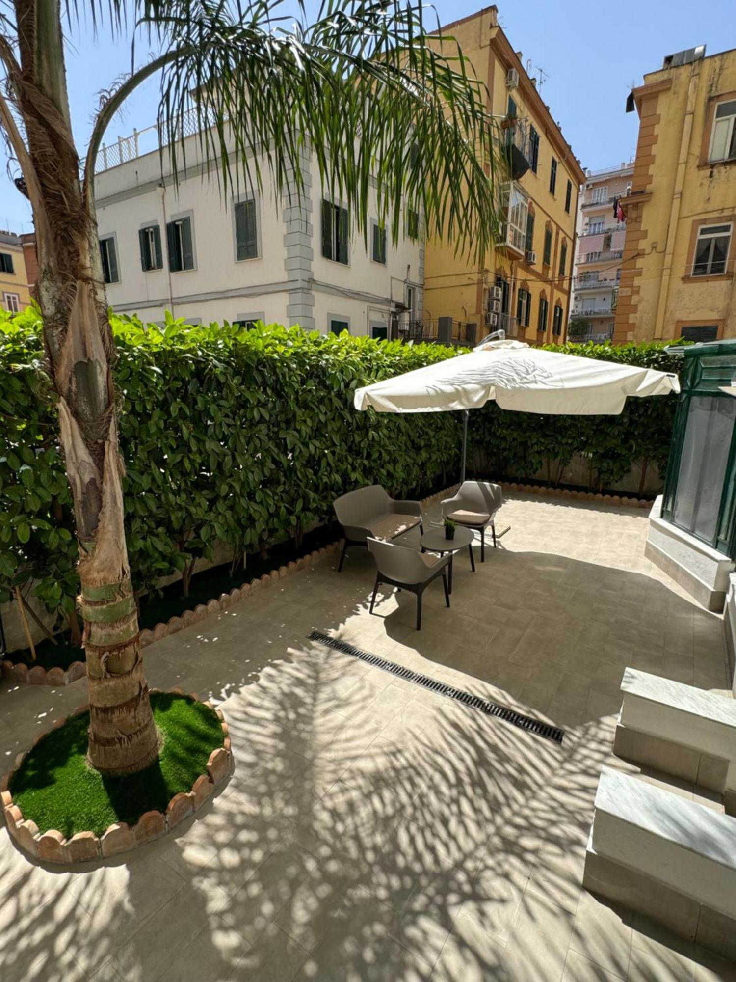 Appartement 5 Urban Garden House à Naples Extérieur photo